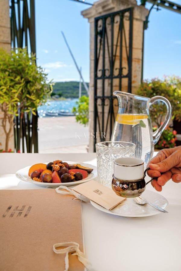 Hotel sul mare vicino a Sebenico