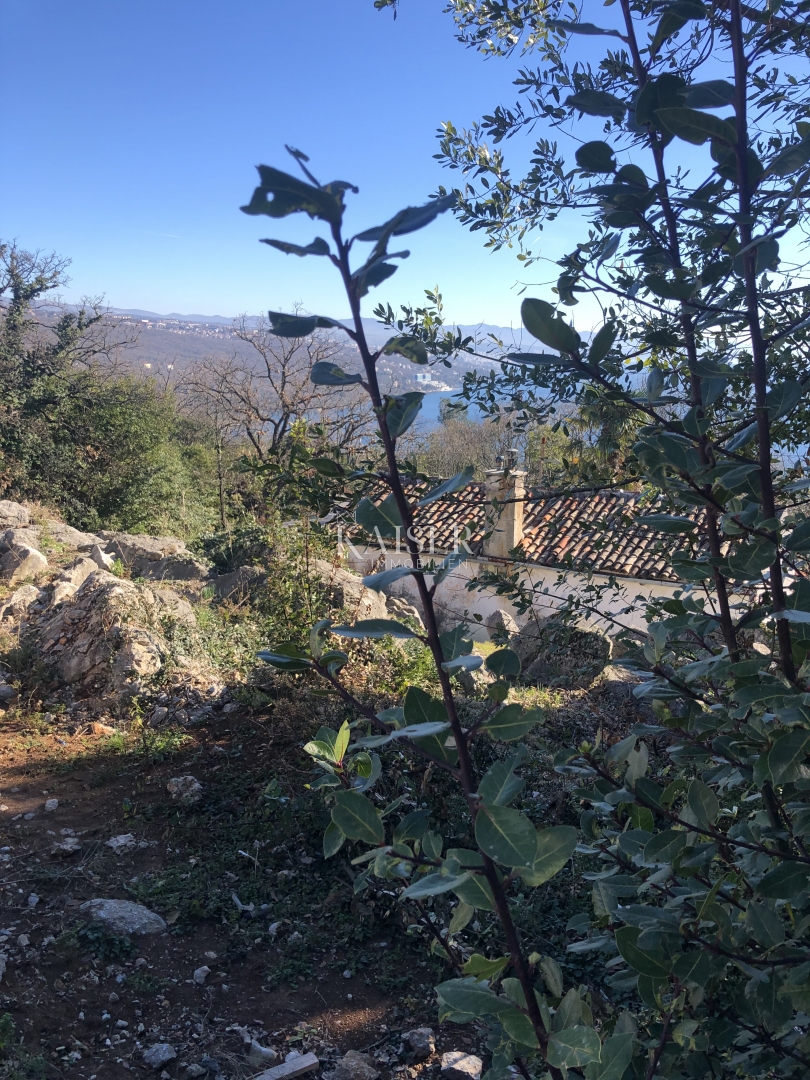 Opatija, Pobri - antico con potenziale in una splendida posizione