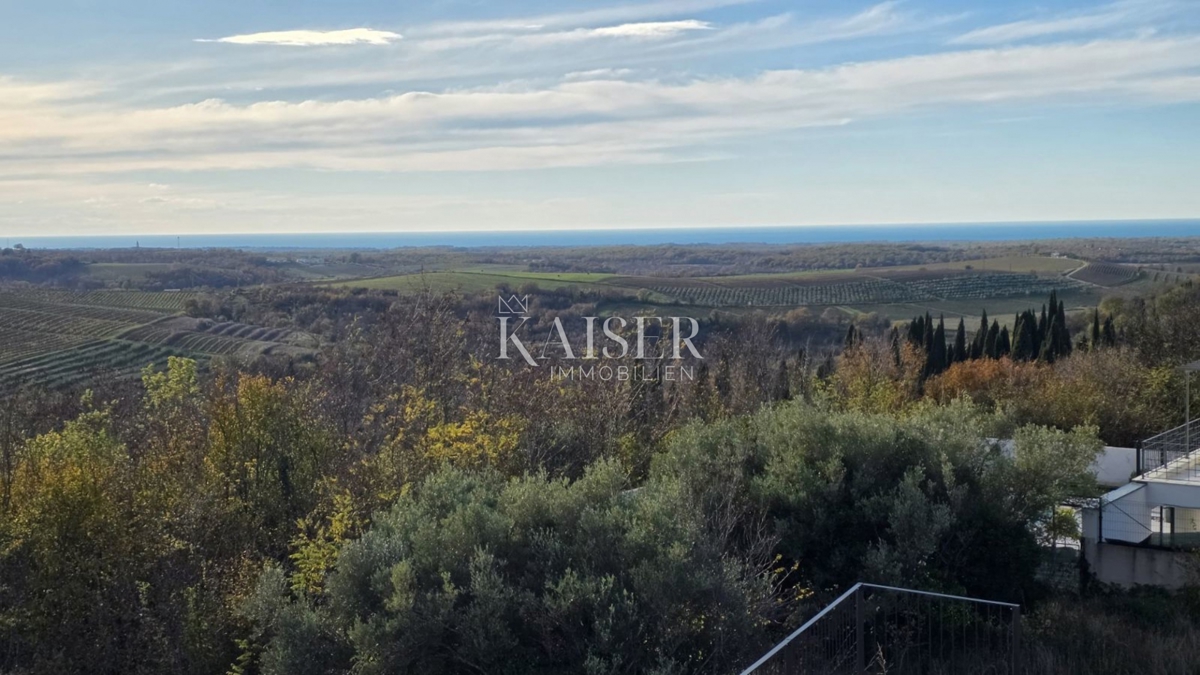 Istria, Buie - terreno edificabile con splendida vista, 717m2