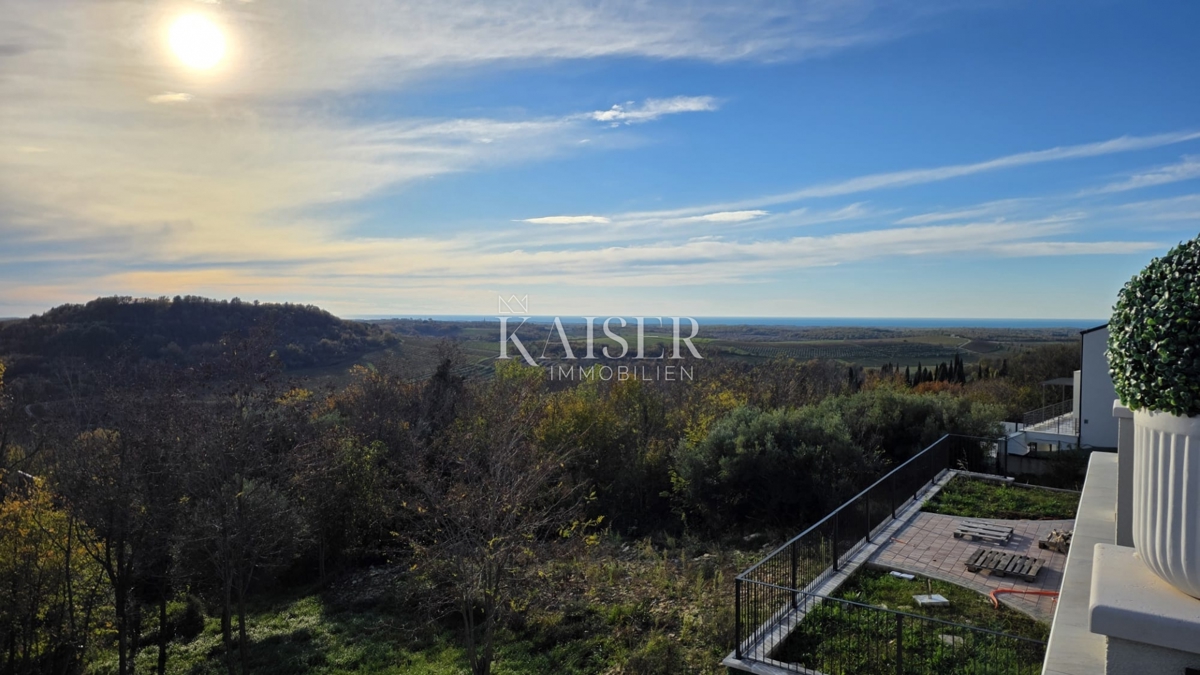 Istria, Buie - terreno edificabile con splendida vista, 717m2