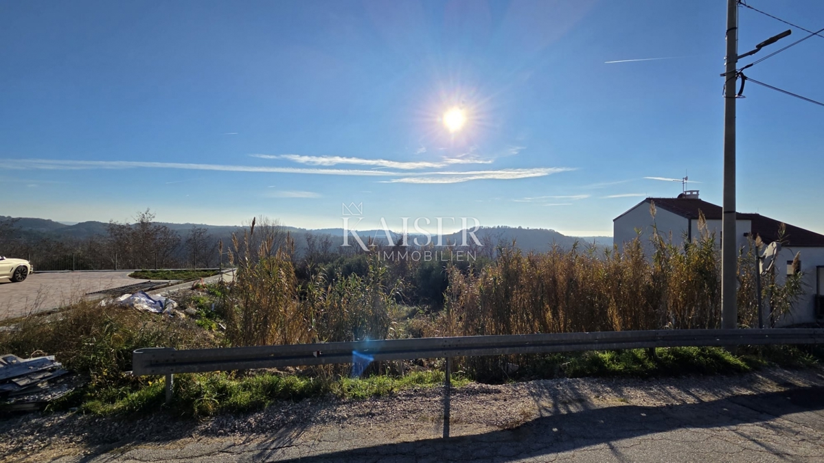 Istria, Buie - terreno edificabile con splendida vista, 717m2