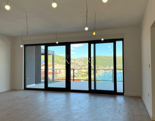 Marina, Trogir - Appartamento esclusivo, pronto per essere abitato, con vista panoramica e giardino