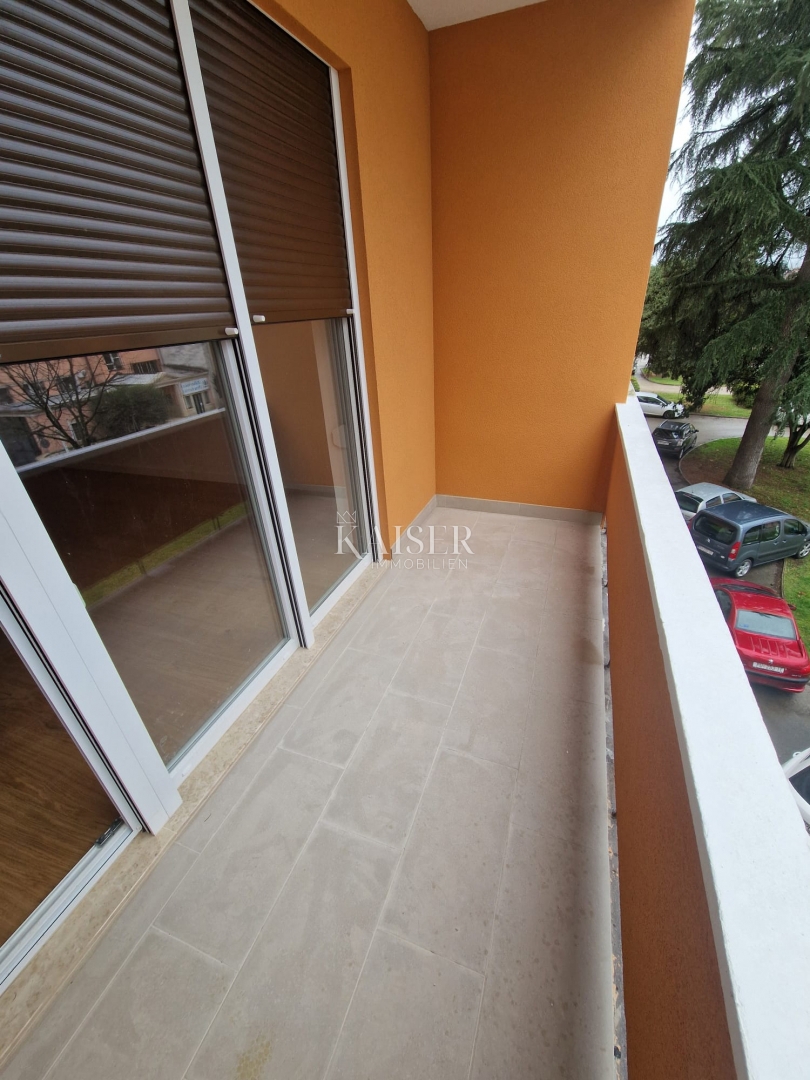 Istria, centro di Umago, appartamento 75m2 a 200m dal mare