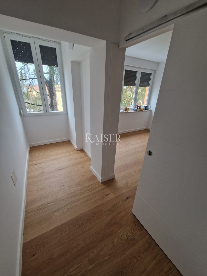 Istria, centro di Umago, appartamento 75m2 a 200m dal mare