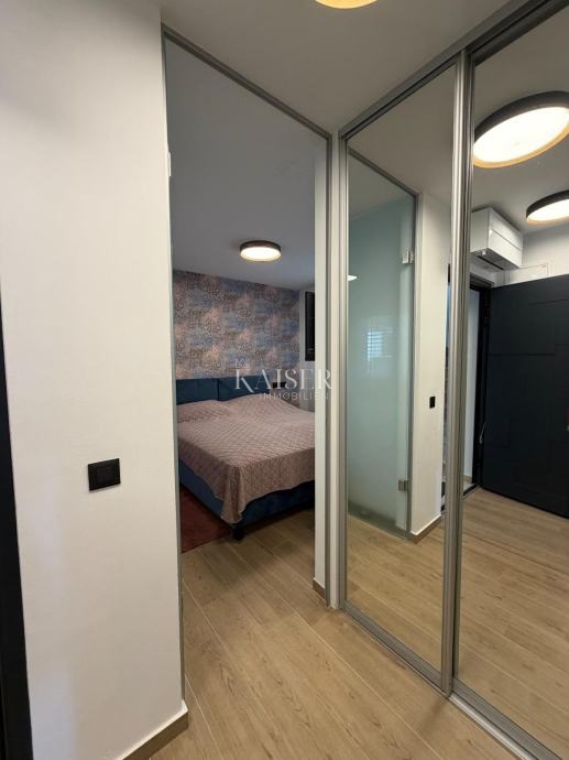 Nuovo edificio Petrčane, piano terra, 3 camere da letto + soggiorno, vicino al mare.