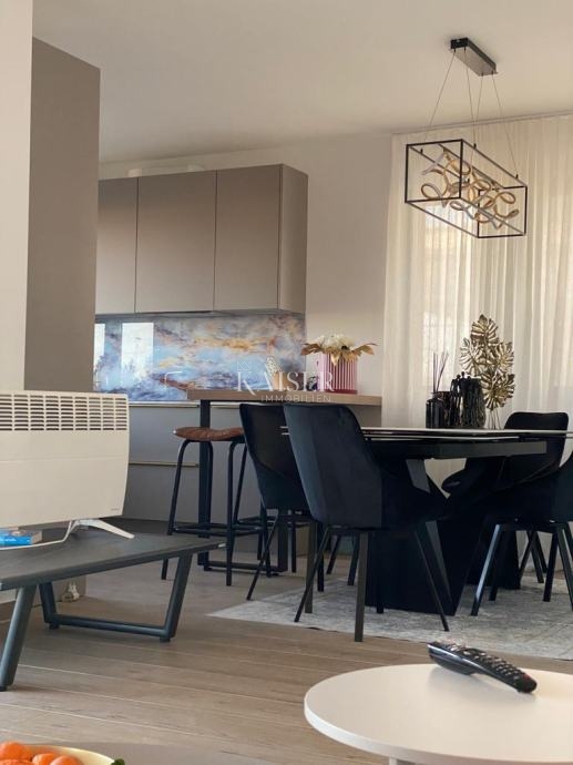 Nuovo edificio Petrčane, piano terra, 3 camere da letto + soggiorno, vicino al mare.