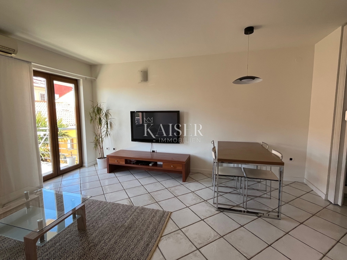 Istria - Parenzo, appartamento con tre camere da letto nel centro di Parenzo, a 100 m dal mare