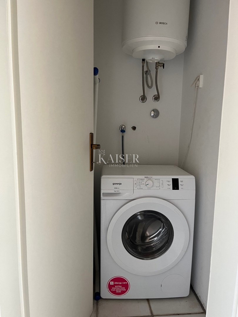 Istria - Parenzo, appartamento con tre camere da letto nel centro di Parenzo, a 100 m dal mare