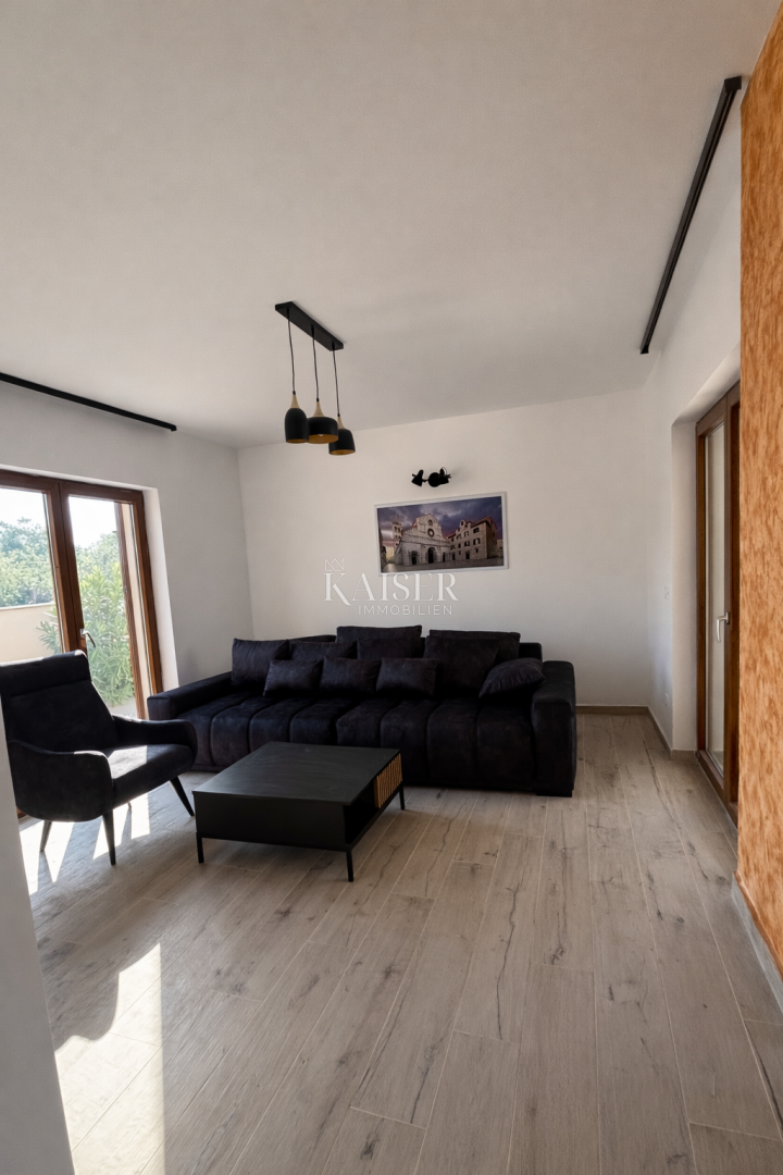 Zara – Murvica | Casa moderna con piscina e ampio giardino