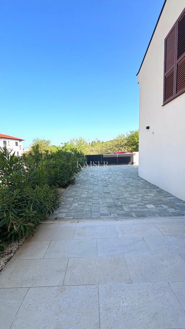 Zara – Murvica | Casa moderna con piscina e ampio giardino