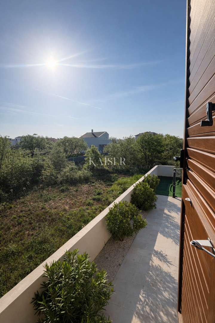 Zara – Murvica | Casa moderna con piscina e ampio giardino