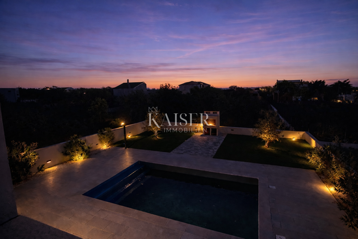 Zara – Murvica | Casa moderna con piscina e ampio giardino