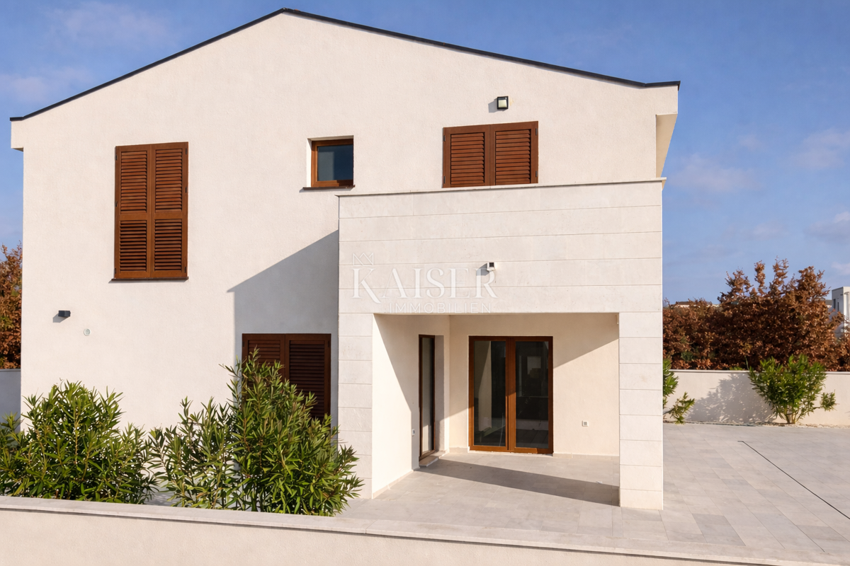 Zara – Murvica | Casa moderna con piscina e ampio giardino