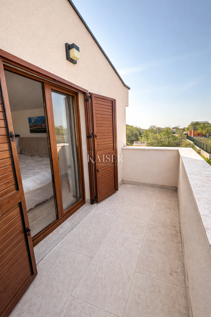 Zara – Murvica | Casa moderna con piscina e ampio giardino