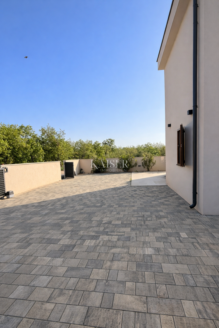 Zara – Murvica | Casa moderna con piscina e ampio giardino