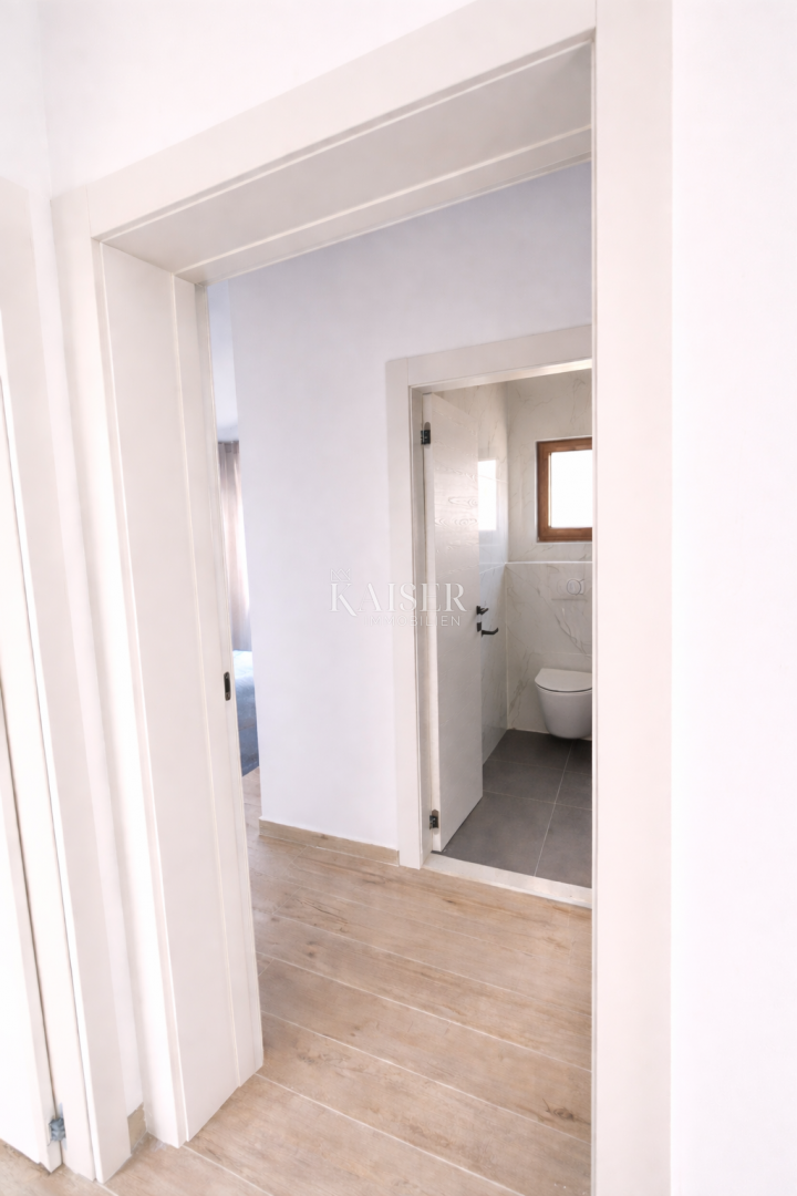 Zara – Murvica | Casa moderna con piscina e ampio giardino