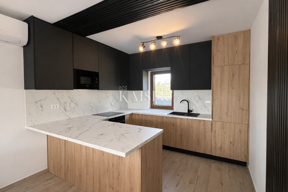 Zara – Murvica | Casa moderna con piscina e ampio giardino