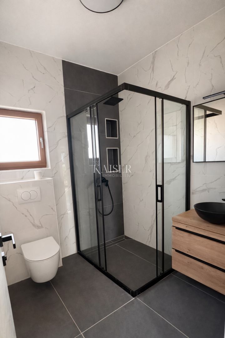 Zara – Murvica | Casa moderna con piscina e ampio giardino