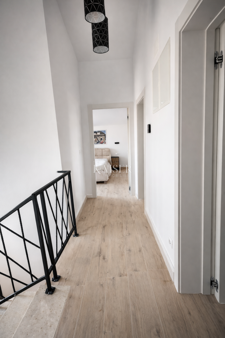 Zara – Murvica | Casa moderna con piscina e ampio giardino