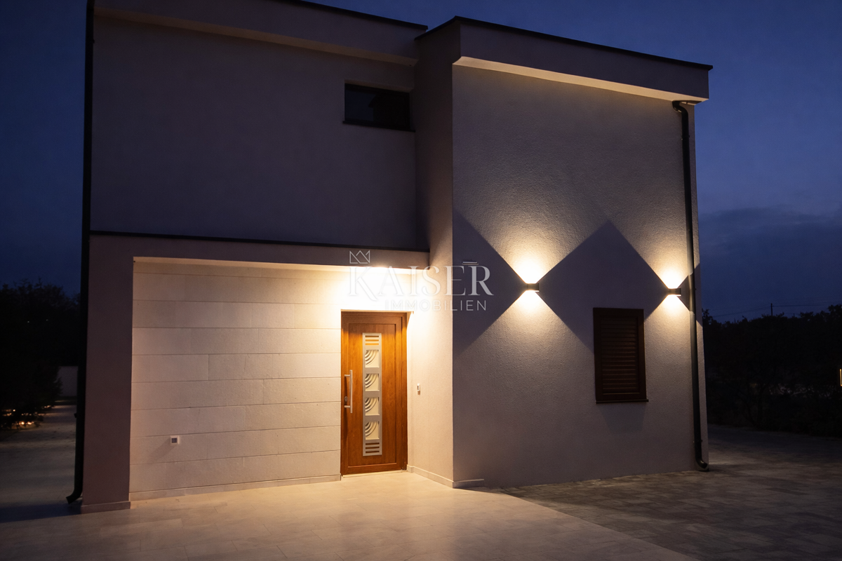 Zara – Murvica | Casa moderna con piscina e ampio giardino