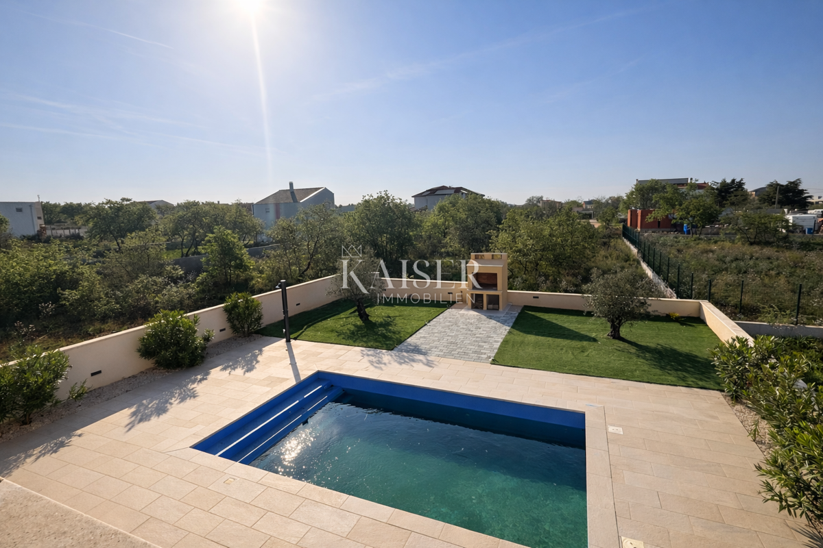 Zara – Murvica | Casa moderna con piscina e ampio giardino