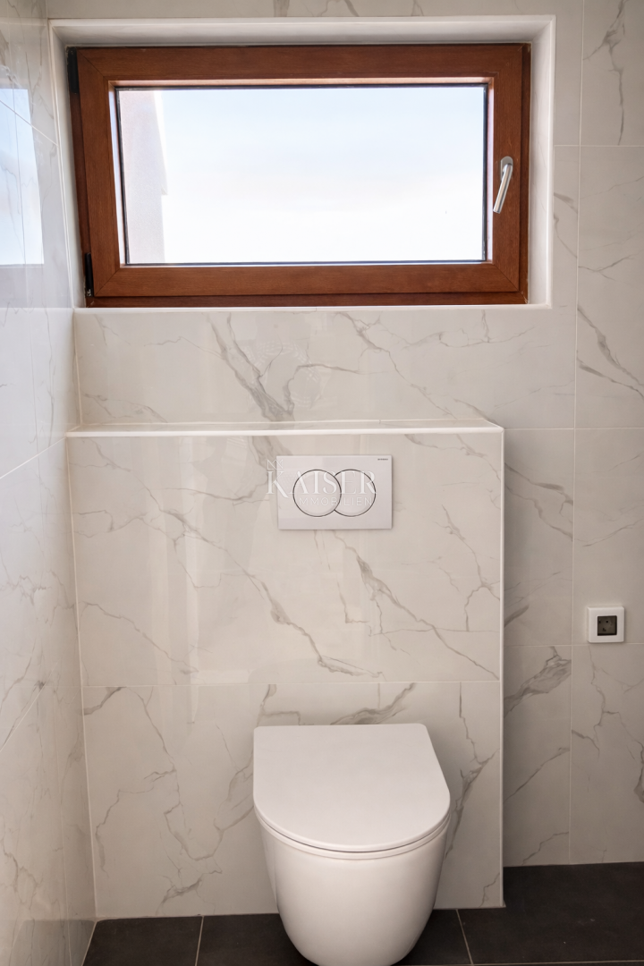 Zara – Murvica | Casa moderna con piscina e ampio giardino