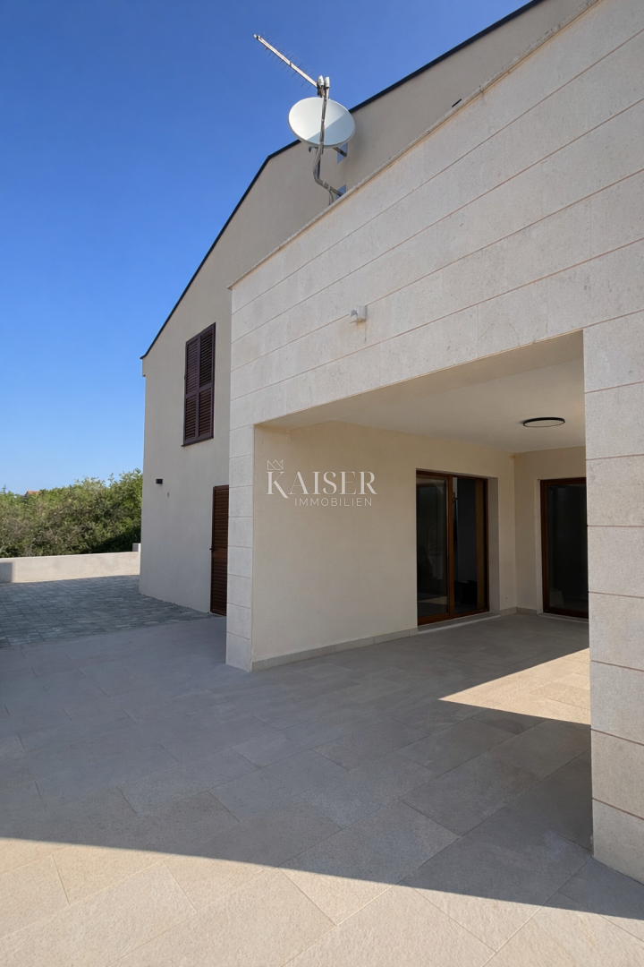 Zara – Murvica | Casa moderna con piscina e ampio giardino