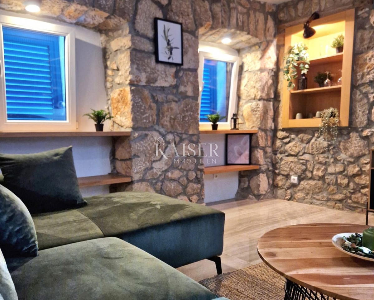 Isola di Krk, dintorni di Dobrinje - antico adattato