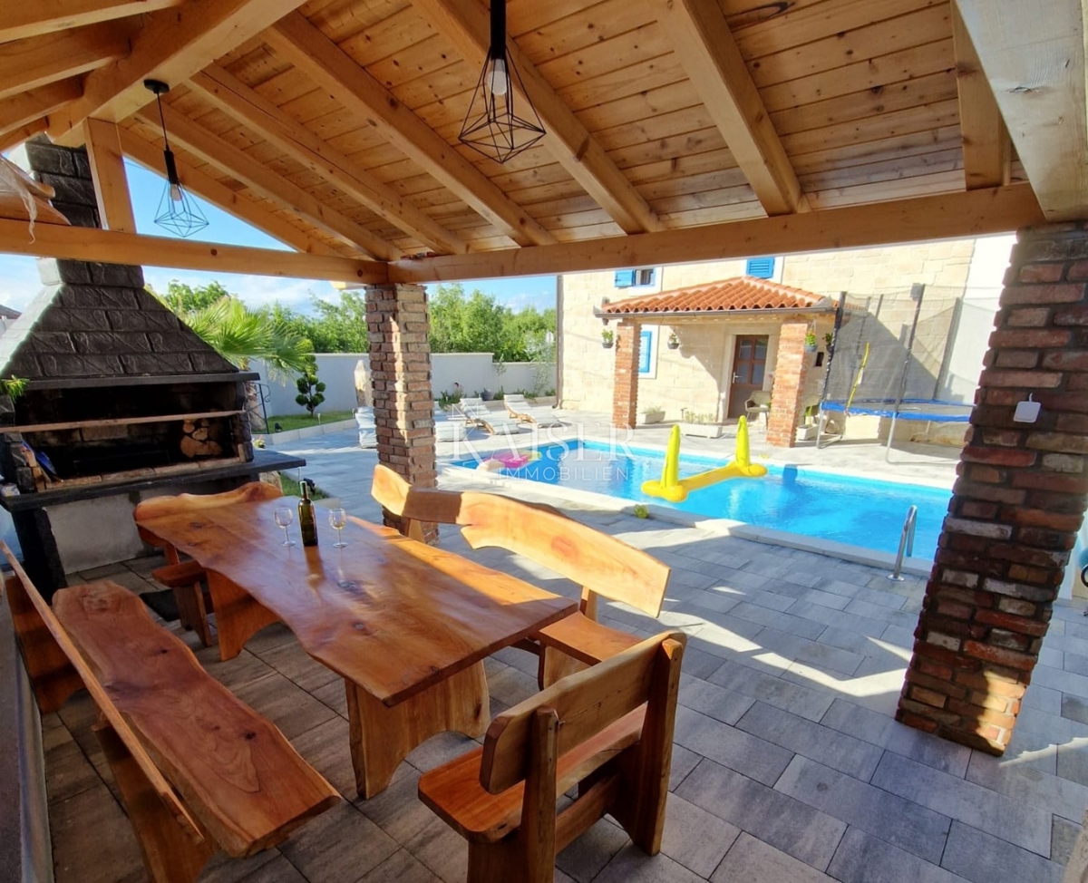 Isola di Krk, dintorni di Dobrinje - antico adattato