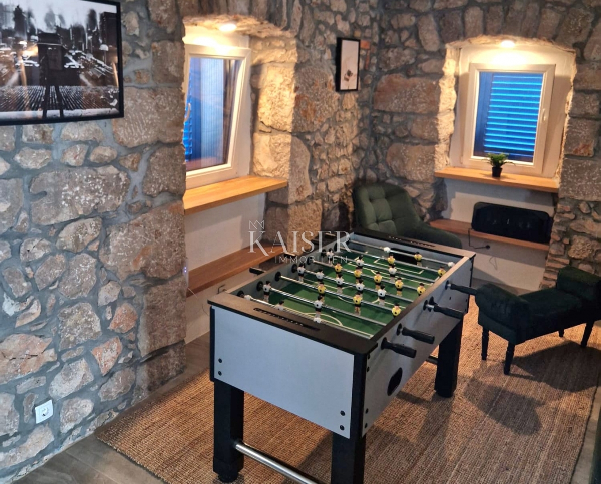 Isola di Krk, dintorni di Dobrinje - antico adattato