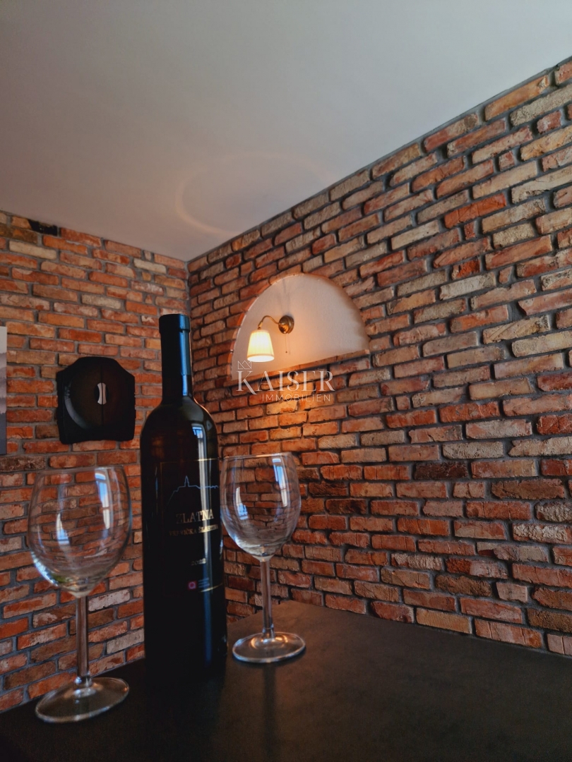 Isola di Krk, dintorni di Dobrinje - antico adattato