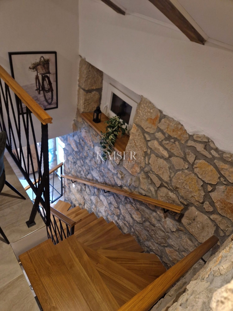 Isola di Krk, dintorni di Dobrinje - antico adattato