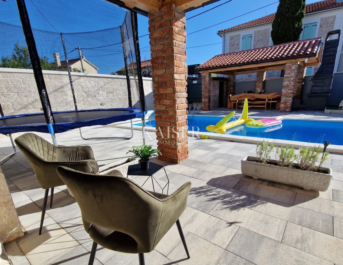 Isola di Krk, dintorni di Dobrinje - antico adattato