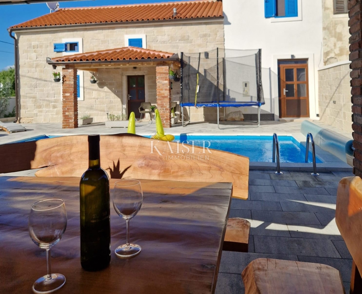 Isola di Krk, dintorni di Dobrinje - antico adattato