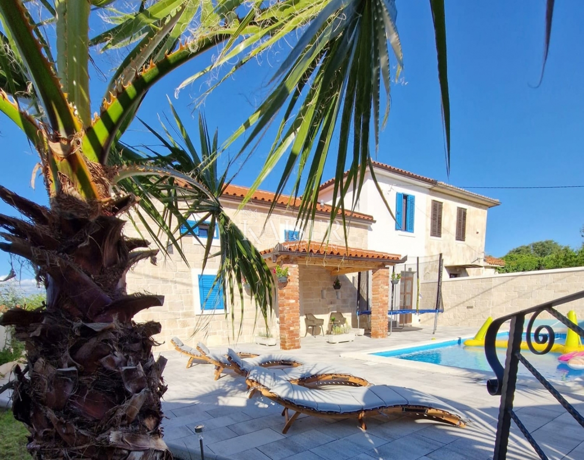 Isola di Krk, dintorni di Dobrinje - antico adattato