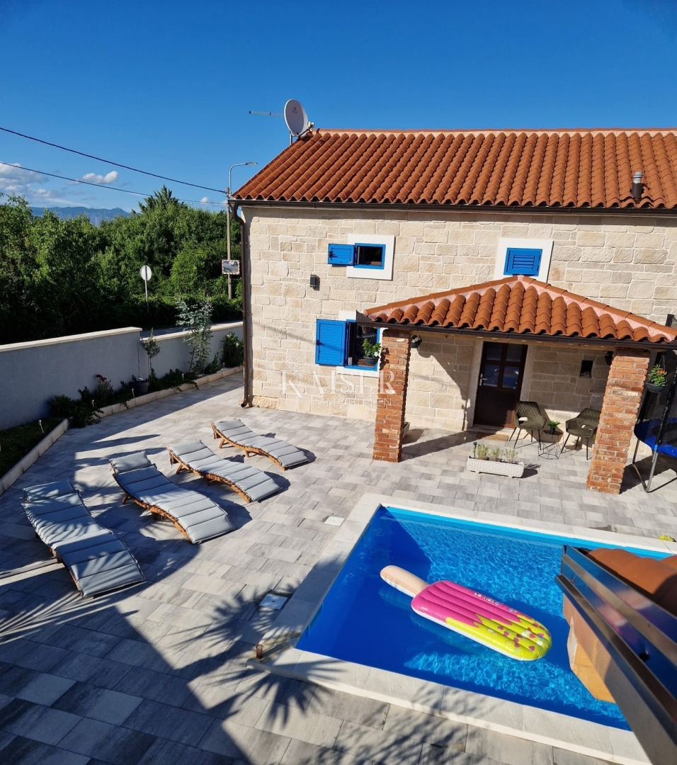 Isola di Krk, dintorni di Dobrinje - antico adattato