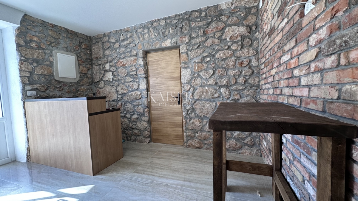 Isola di Krk, dintorni di Dobrinje - antico adattato