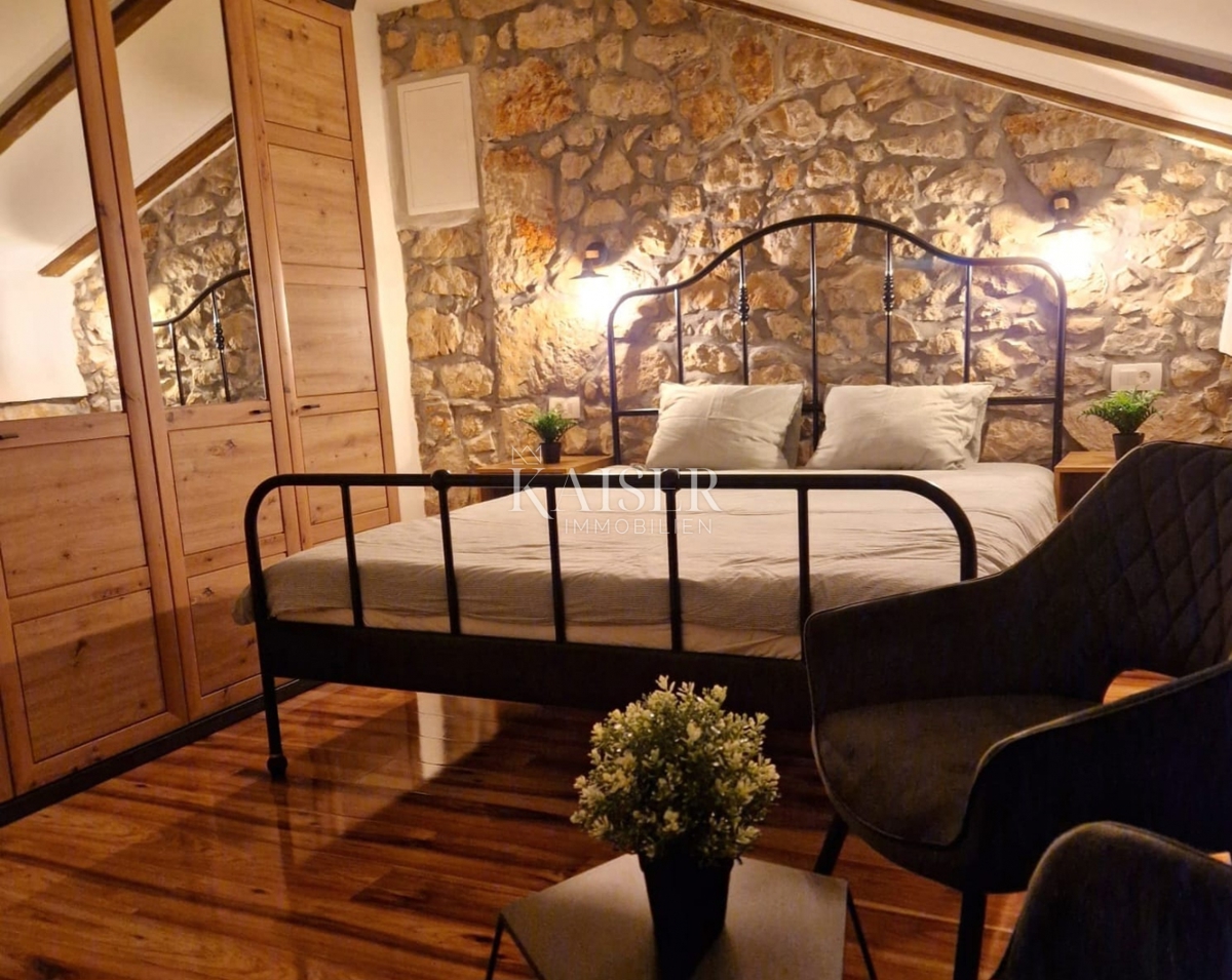 Isola di Krk, dintorni di Dobrinje - antico adattato