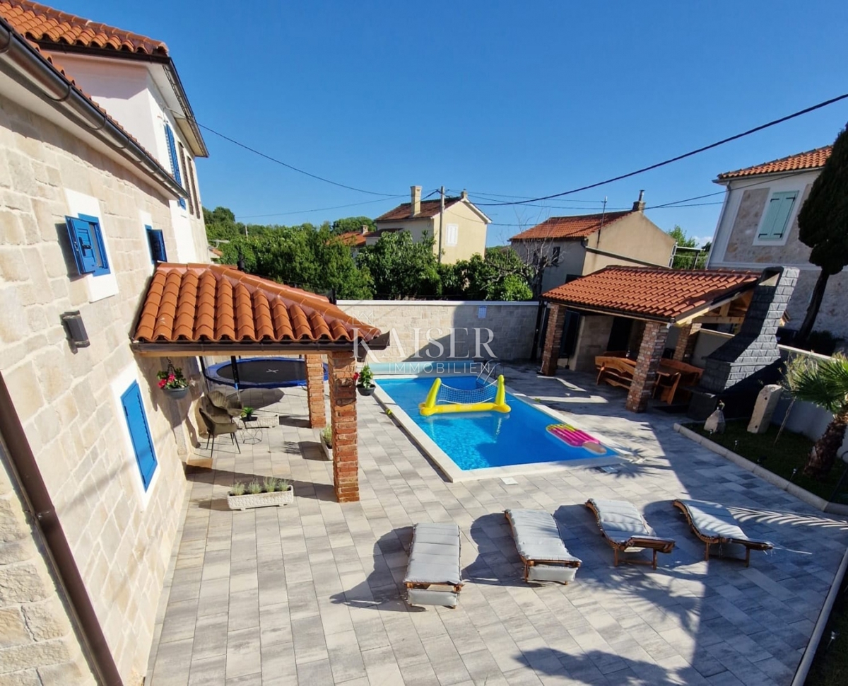 Isola di Krk, dintorni di Dobrinje - antico adattato