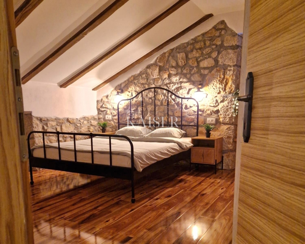 Isola di Krk, dintorni di Dobrinje - antico adattato