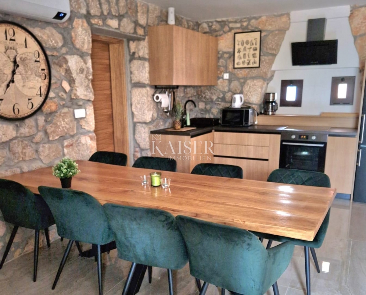 Isola di Krk, dintorni di Dobrinje - antico adattato