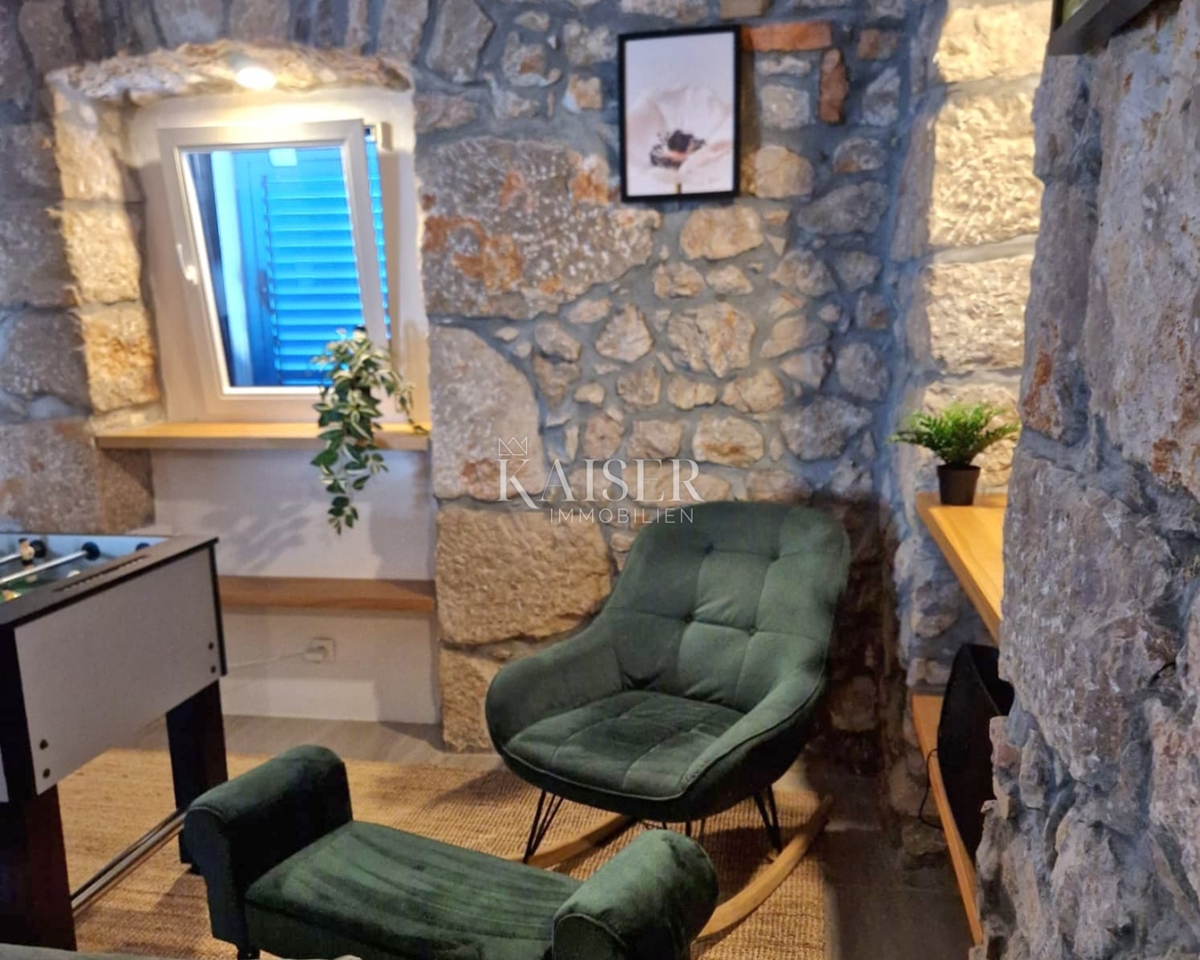 Isola di Krk, dintorni di Dobrinje - antico adattato