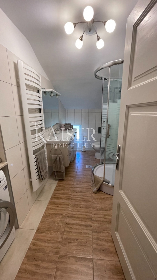 Abbazia, Lovran - Piano di una villa storica con 2 appartamenti a 100 m dal mare