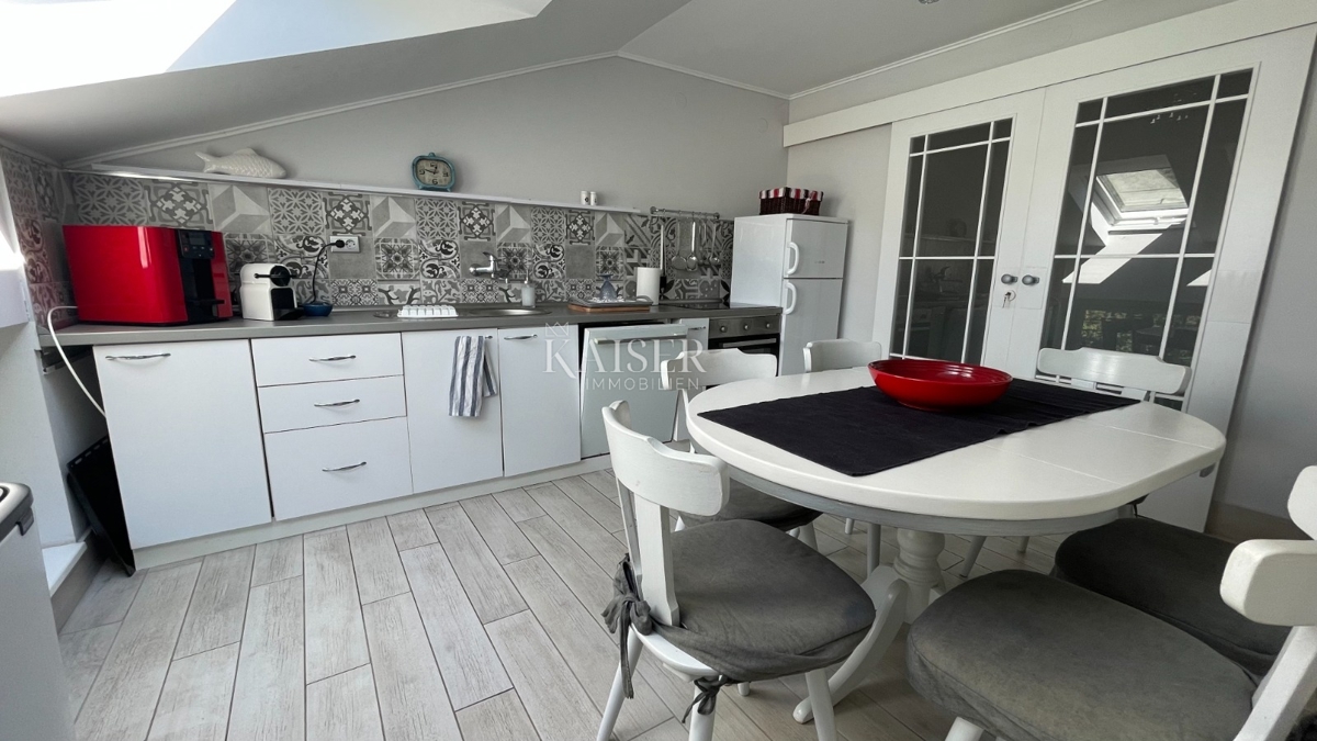 Abbazia, Lovran - Piano di una villa storica con 2 appartamenti a 100 m dal mare