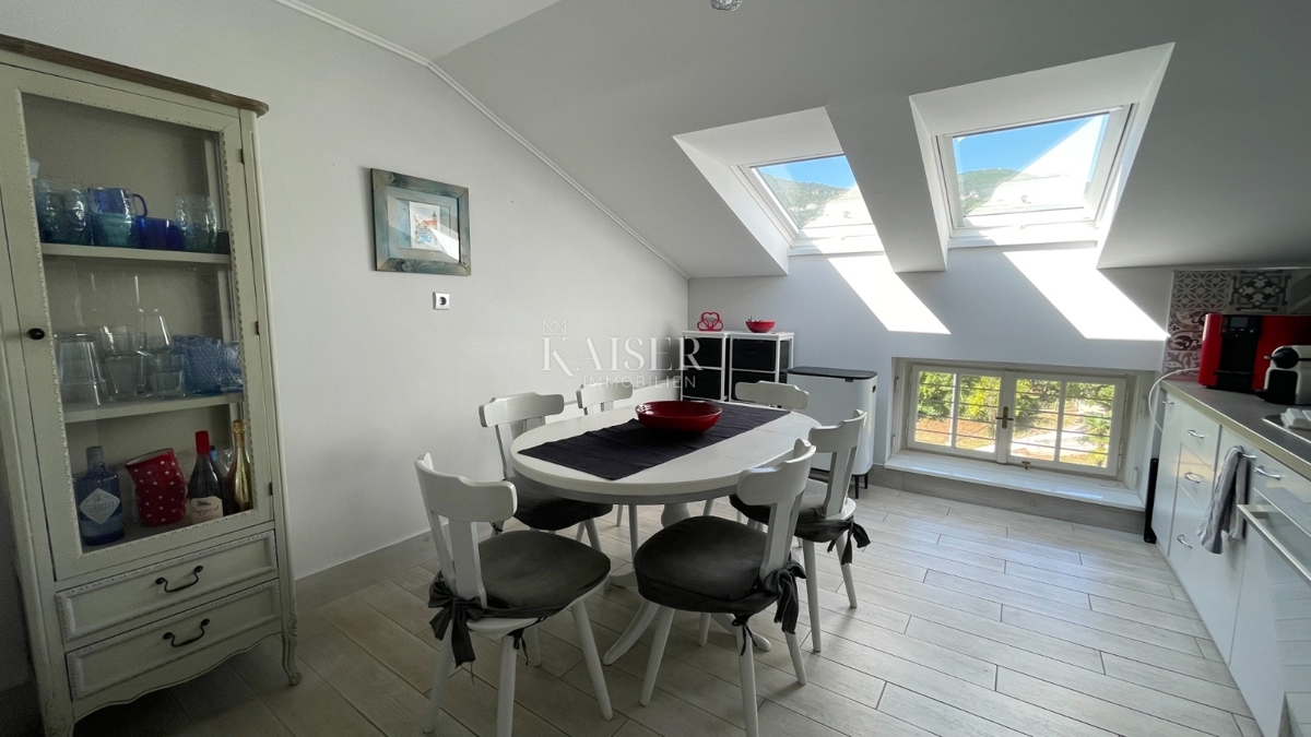 Abbazia, Lovran - Piano di una villa storica con 2 appartamenti a 100 m dal mare