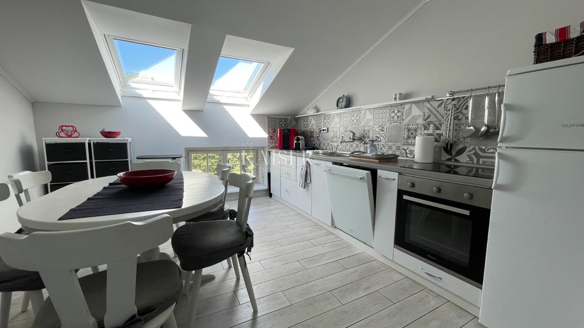 Abbazia, Lovran - Piano di una villa storica con 2 appartamenti a 100 m dal mare