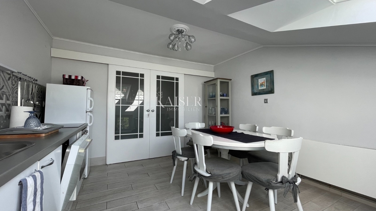 Abbazia, Lovran - Piano di una villa storica con 2 appartamenti a 100 m dal mare