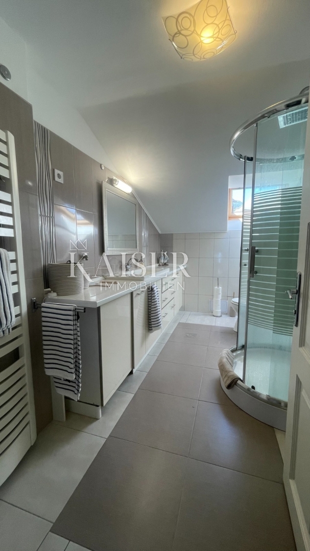 Abbazia, Lovran - Piano di una villa storica con 2 appartamenti a 100 m dal mare