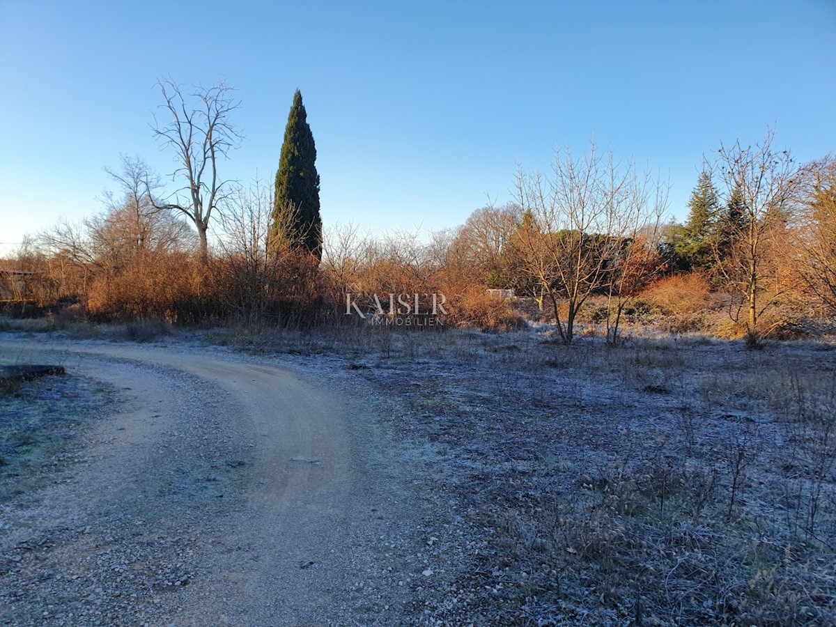 Istria - Parenzo, terreno edificabile 3050 m2