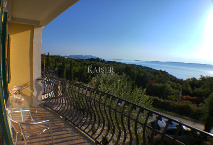 Rabac - casa plurifamiliare con piscina, 500 m2